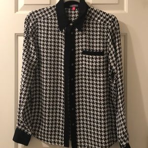 Vince Camuto black and white blouse